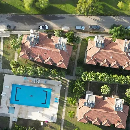 Ground Floor In The Garden With Excellent Location Apartament