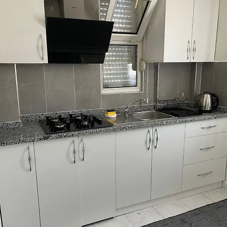 Apartament Ground Floor In The Garden With Excellent Location Side