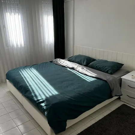 アパート Ground Floor In The Garden With Excellent Location *